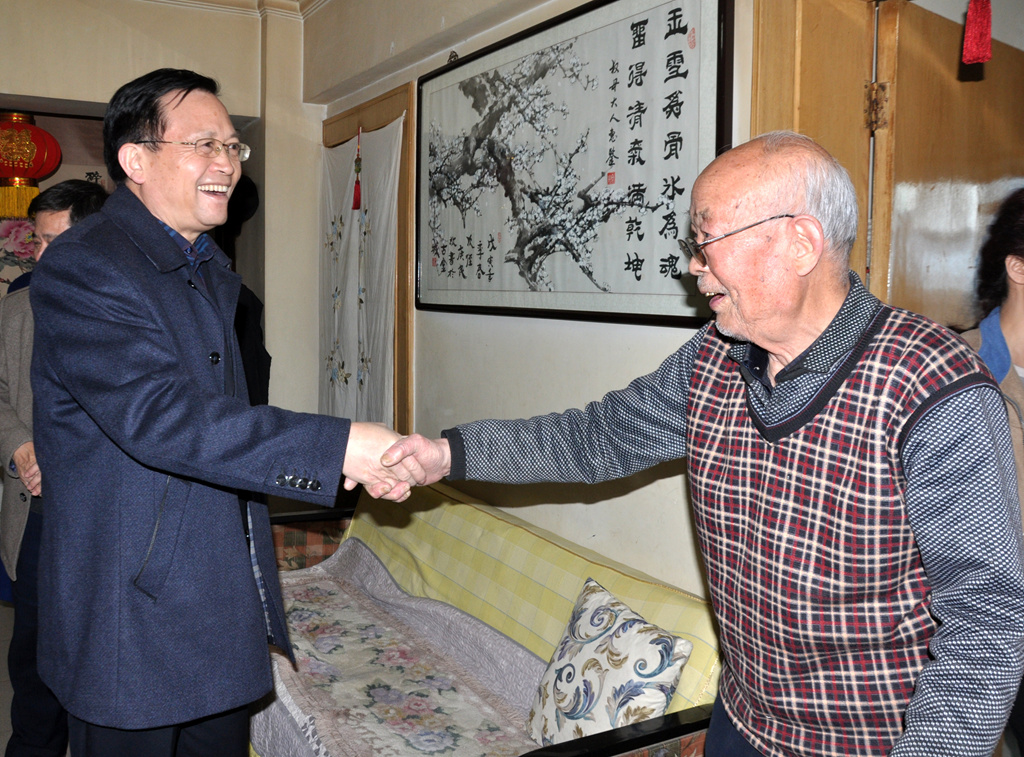 李慰问.jpg