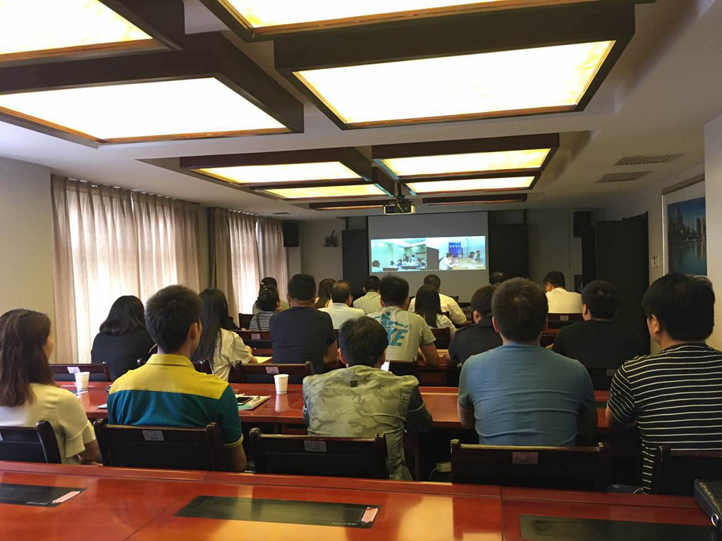 西安市信访局在分会场参加培训.jpg