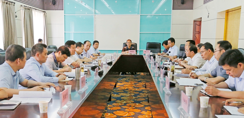 在扶风县座谈包抓案件化解情况.jpg